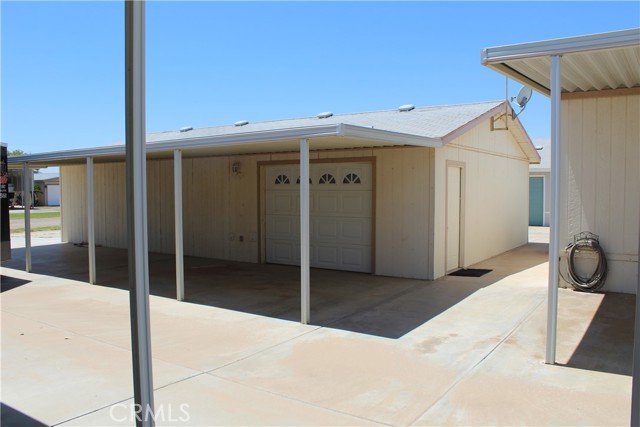 220 Colorado River Drive, Blythe CA: https://media.crmls.org/medias/3836cba9-1460-43bc-abbf-f8f973109717.jpg