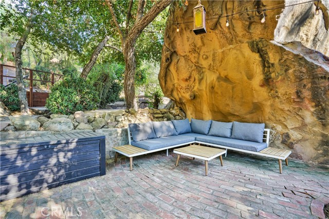 Detail Gallery Image 11 of 33 For 110 Box Canyon, Canoga Park,  CA 91304 - 3 Beds | 2/1 Baths