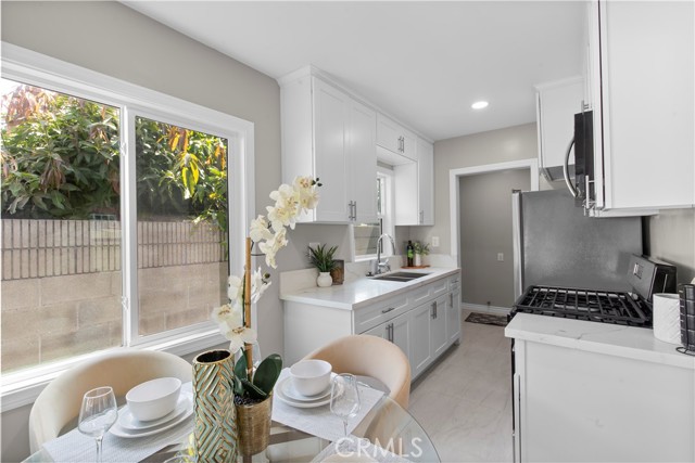 Detail Gallery Image 5 of 20 For 4104 East San Luis, Compton,  CA 90221 - 2 Beds | 2 Baths