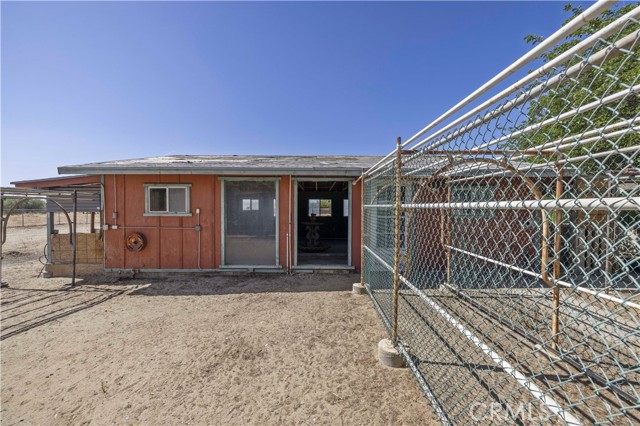 15374 Gaskell Road, Rosamond CA: https://media.crmls.org/medias/38386f64-f15a-436f-8739-3914814e3a19.jpg