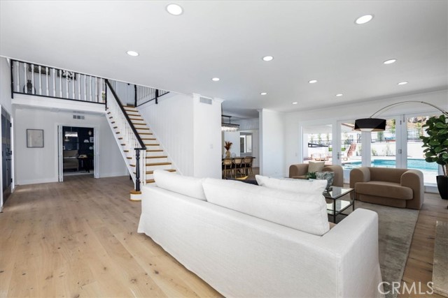 3625 Terrace View Drive, Encino CA: https://media.crmls.org/medias/38389bb6-104e-494e-8aff-45f77b6f117c.jpg