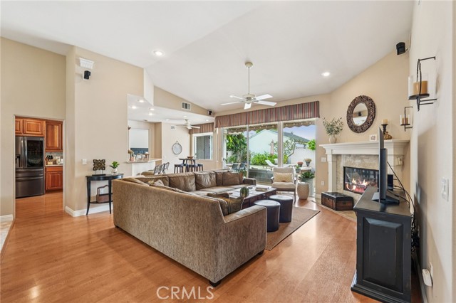 11272 Weatherby Road, Los Alamitos CA: https://media.crmls.org/medias/3838fc34-a108-4029-bdab-4c29cd1bdd1c.jpg