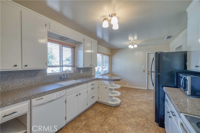 Detail Gallery Image 4 of 24 For 1010 W Cedar St, Willows,  CA 95988 - 3 Beds | 1 Baths