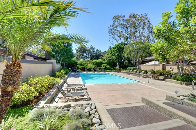 270 Old Ranch Road, Seal Beach CA: https://media.crmls.org/medias/383a998e-0c2d-47a0-83f1-4beb128fde57.jpg