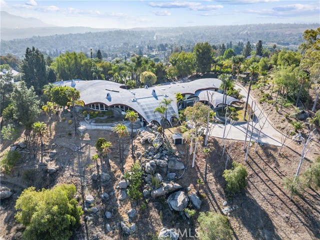 2360 Boulder Bluffs Court, Riverside CA: https://media.crmls.org/medias/383b4074-73fc-4222-9257-cdf4c2262cb3.jpg