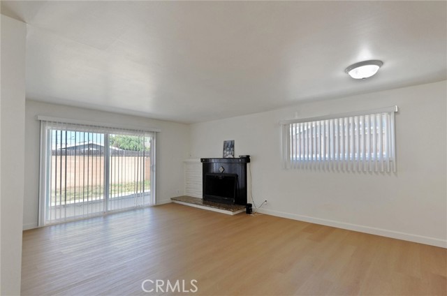 Detail Gallery Image 2 of 16 For 2197 Larchmont St, Pomona,  CA 91767 - 3 Beds | 2 Baths