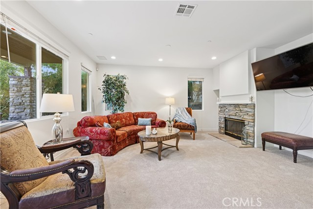 5032 Amalfi Way, Oxnard CA: https://media.crmls.org/medias/383b69d8-94a7-4b3e-9291-af0342a48591.jpg