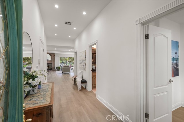 Detail Gallery Image 8 of 62 For 18760 Wells, Tarzana,  CA 91356 - 5 Beds | 4 Baths