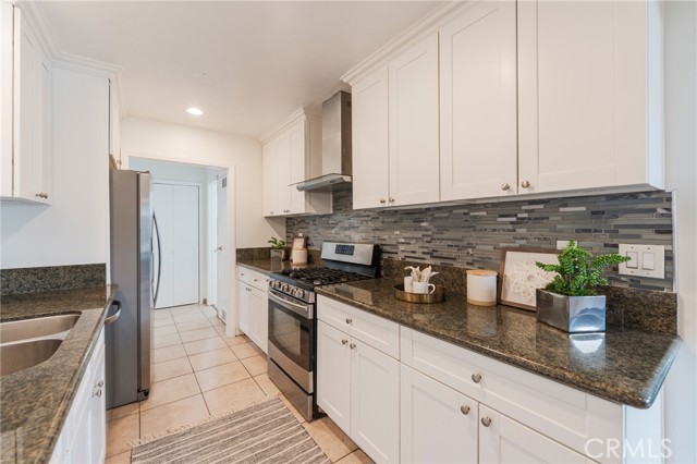 Detail Gallery Image 14 of 37 For 2127 W Sunrise Ave, Anaheim,  CA 92801 - 3 Beds | 1/1 Baths