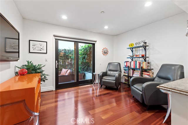 130 N Swall Drive, Beverly Hills CA: https://media.crmls.org/medias/383c22e6-9905-4610-8e21-241910f9038b.jpg