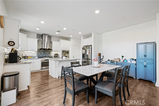 Detail Gallery Image 7 of 34 For 12938 Meridian Ct, Corona,  CA 92880 - 4 Beds | 3/1 Baths