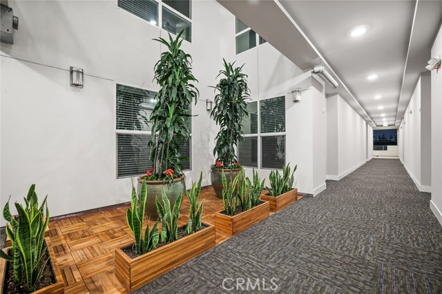 Detail Gallery Image 7 of 19 For 5820 La Mirada Ave #304,  Hollywood,  CA 90038 - 3 Beds | 2 Baths