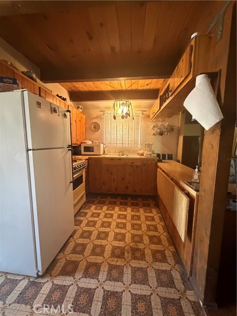 Detail Gallery Image 3 of 11 For 33415 Cedar Dr, Running Springs,  CA 92382 - 2 Beds | 1 Baths