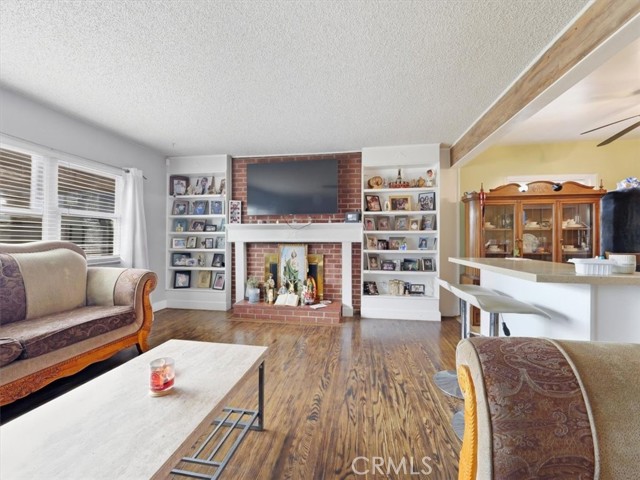 17962 Merrill Avenue, Fontana CA: https://media.crmls.org/medias/383cfdb3-3572-4b0b-b736-e65485e0d3e2.jpg