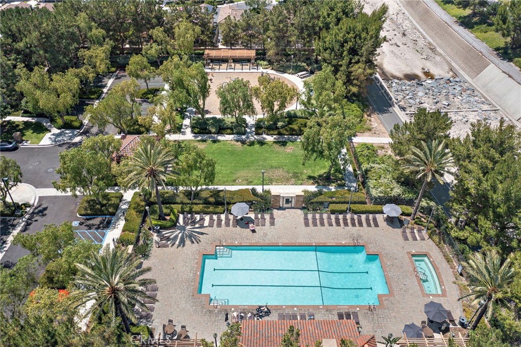 https://media.crmls.org/medias/383d7383-d192-4c58-a5ee-2d92dcbc595b.jpg?preset=X-Large