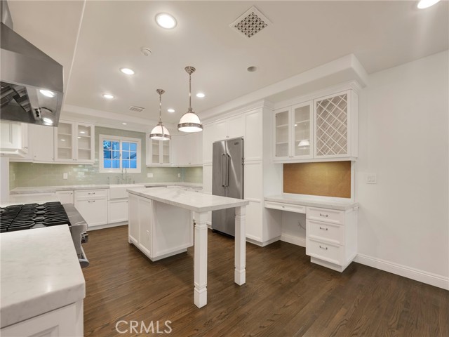 Detail Gallery Image 11 of 33 For 4231 Stern, Sherman Oaks,  CA 91423 - 4 Beds | 3 Baths