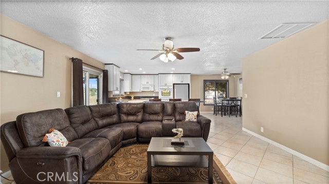 Detail Gallery Image 11 of 35 For 8530 11th, Hesperia,  CA 92345 - 3 Beds | 2 Baths