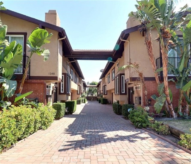 Detail Gallery Image 2 of 11 For 1348 E Orange Grove Bld #4,  Pasadena,  CA 91104 - 2 Beds | 2 Baths