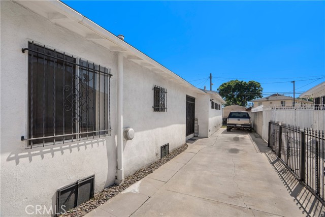 632 E 87th, Los Angeles CA: https://media.crmls.org/medias/383e24b8-3533-4c07-9f36-0adbdde38b88.jpg