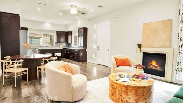 Detail Gallery Image 7 of 45 For 9237 Wakefield Ave #11,  Panorama City,  CA 91402 - 4 Beds | 3/1 Baths