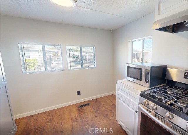 Detail Gallery Image 5 of 7 For 9847 Cedar Ave, Bloomington,  CA 92316 - 2 Beds | 1 Baths