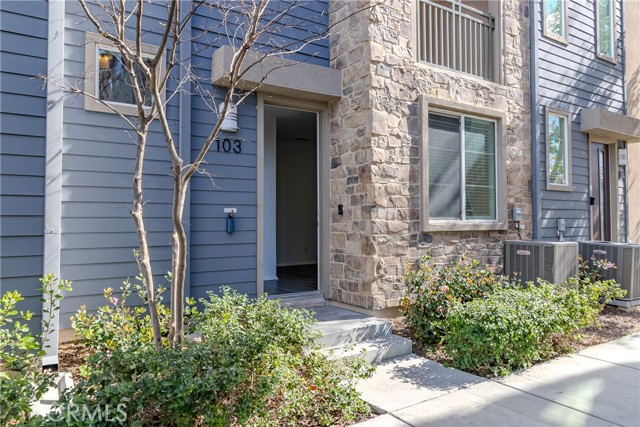 Detail Gallery Image 4 of 46 For 646 Savi, Corona,  CA 92878 - 3 Beds | 2/2 Baths