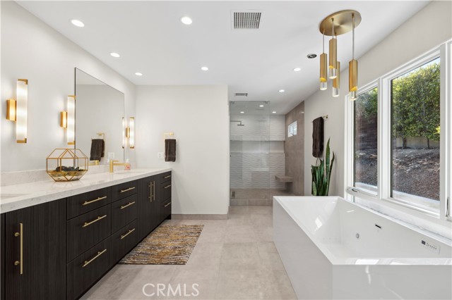 Detail Gallery Image 21 of 39 For 4000 Topside Ln, Corona Del Mar,  CA 92625 - 4 Beds | 2/1 Baths