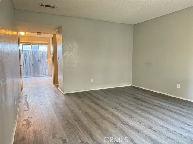 Detail Gallery Image 4 of 19 For 9100 Acacia Ave, Fontana,  CA 92335 - 2 Beds | 1/1 Baths