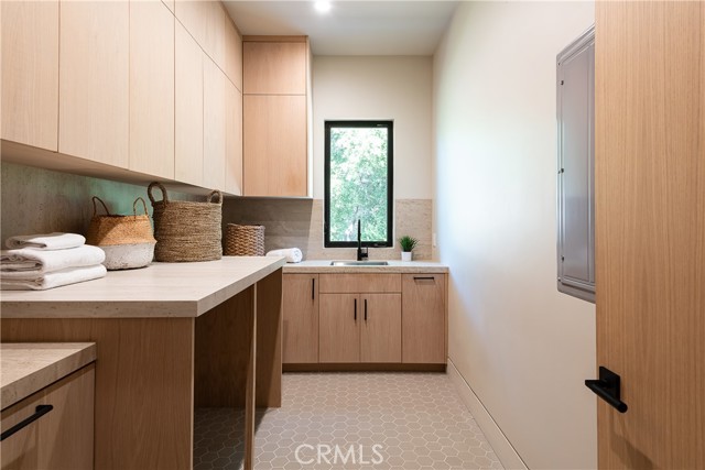 Detail Gallery Image 59 of 71 For 20441 Robert Pl, Woodland Hills,  CA 91364 - 5 Beds | 6/1 Baths