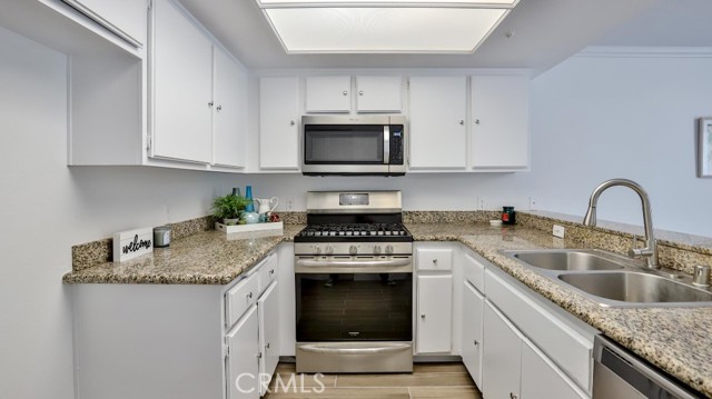 Detail Gallery Image 6 of 46 For 12591 Westminster Ave #210,  Garden Grove,  CA 92843 - 2 Beds | 2 Baths
