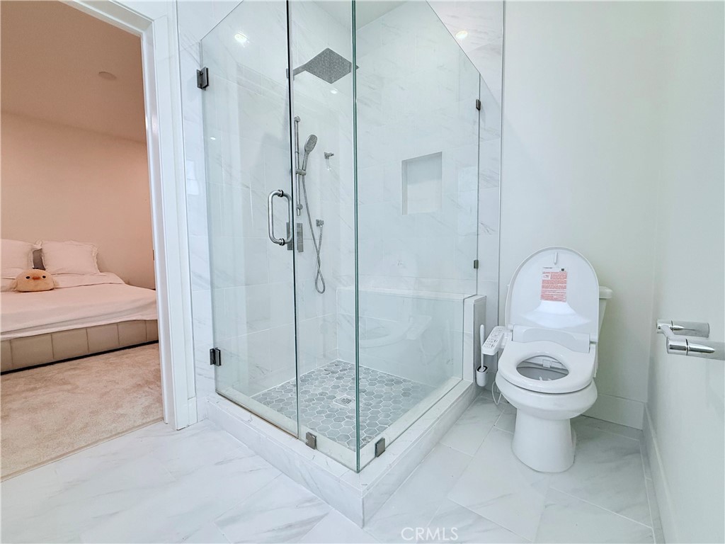 https://media.crmls.org/medias/3843604b-dbcd-458b-b065-481cb5f00af2.jpg?preset=X-Large
