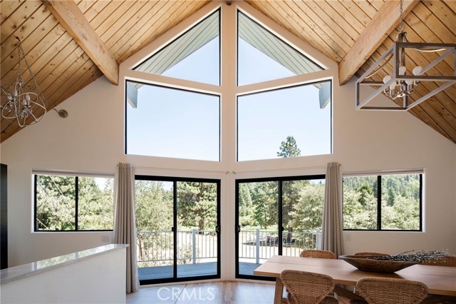 Detail Gallery Image 11 of 57 For 113 Brentwood Dr, Lake Arrowhead,  CA 92352 - 6 Beds | 5 Baths