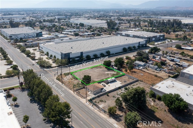 781 S Valley View Avenue, San Bernardino CA: https://media.crmls.org/medias/38455268-f707-4fdd-868a-d3839f48ecc7.jpg