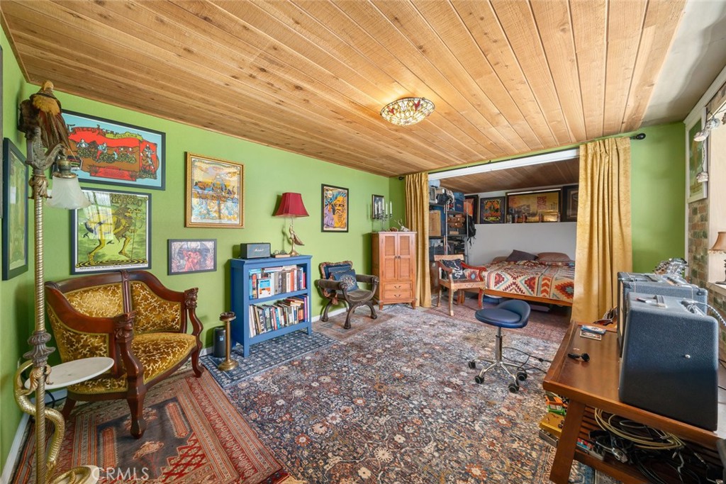 https://media.crmls.org/medias/38455443-2efd-4bb0-bd52-eb028cf01b97.jpg?preset=X-Large