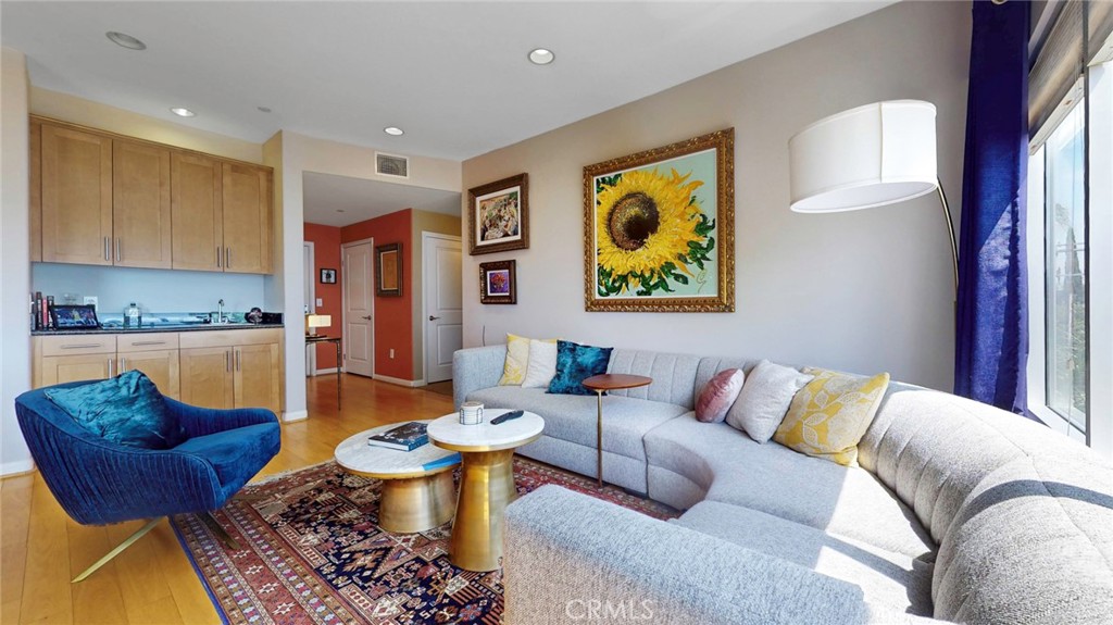 4821 Bakman Avenue #405