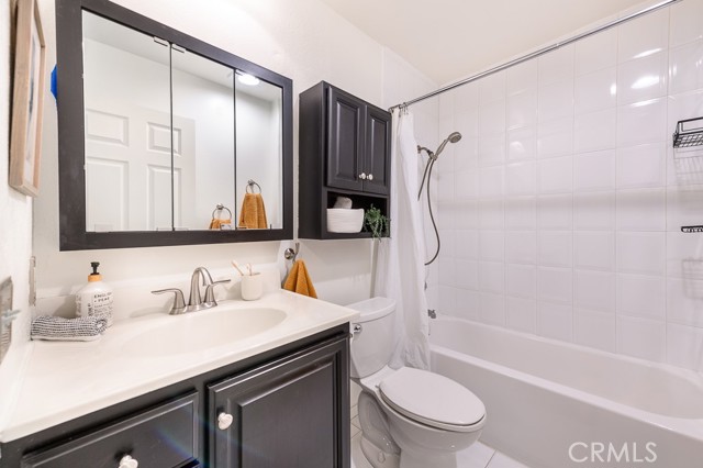 Detail Gallery Image 26 of 28 For 4350 Stern Ave #1,  Sherman Oaks,  CA 91423 - 2 Beds | 2 Baths