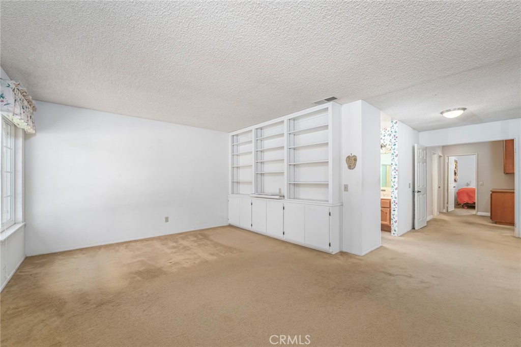 https://media.crmls.org/medias/38460863-a044-445a-ad44-39a685c75500.jpg?preset=X-Large
