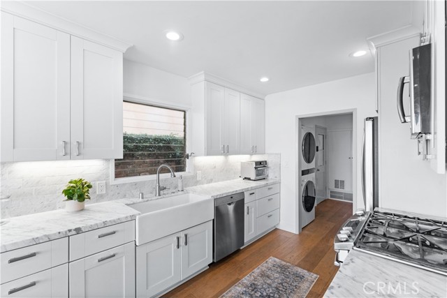 Detail Gallery Image 10 of 36 For 11 Harbor Is, Newport Beach,  CA 92660 - 3 Beds | 2 Baths
