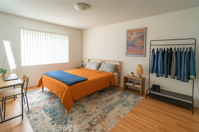 1629 S Van Ness Avenue, Los Angeles CA: https://media.crmls.org/medias/38465544-2b67-4cde-a5e2-fb336385d052.jpg