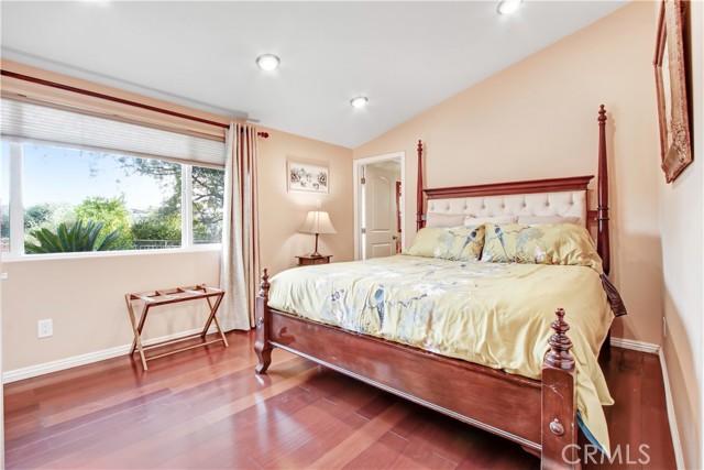 5694 Collins Place, Woodland Hills CA: https://media.crmls.org/medias/38468a69-7f02-402c-9e64-7e707c2ed3e1.jpg