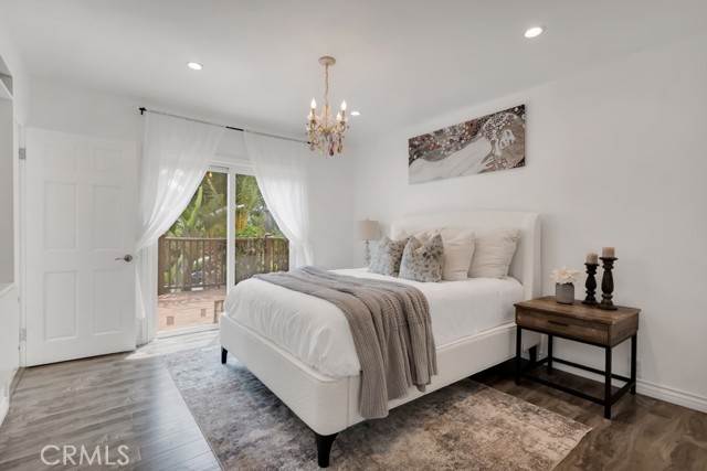 Detail Gallery Image 10 of 29 For 19419 Oxnard St, Tarzana,  CA 91356 - 4 Beds | 4 Baths