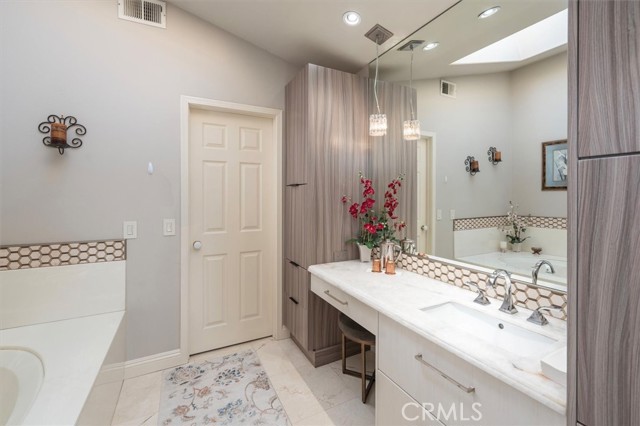 Detail Gallery Image 19 of 35 For 22239 Rolling Ridge Dr, Saugus,  CA 91350 - 4 Beds | 3/1 Baths