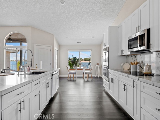 14526 Galleon Lane, Helendale CA: https://media.crmls.org/medias/38491b48-160f-4e3e-86a0-14873a58423f.jpg