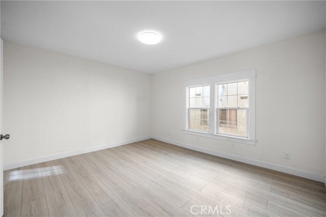 Detail Gallery Image 16 of 25 For 2823 W 8th St, Los Angeles,  CA 90005 - 4 Beds | 2/1 Baths