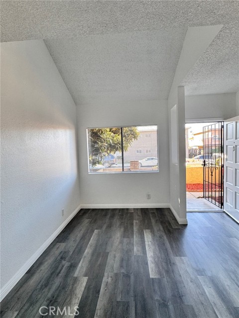 1667 E Kingsley, Pomona CA: https://media.crmls.org/medias/384a96dd-35df-4381-8391-d33f72ce890b.jpg