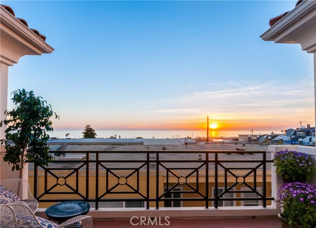 712 Manhattan Beach Boulevard, Manhattan Beach, California 90266, 3 Bedrooms Bedrooms, ,3 BathroomsBathrooms,Residential,Sold,Manhattan Beach,SB17051799
