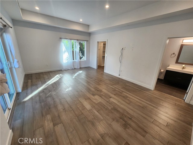 Detail Gallery Image 12 of 29 For 6848 Encino, Encino,  CA 91406 - 3 Beds | 3 Baths