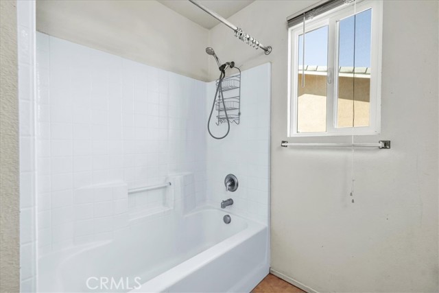 5154 Split Rock Avenue, 29 Palms CA: https://media.crmls.org/medias/384c6292-6aeb-4aeb-a5cf-2e8e9aa0551f.jpg