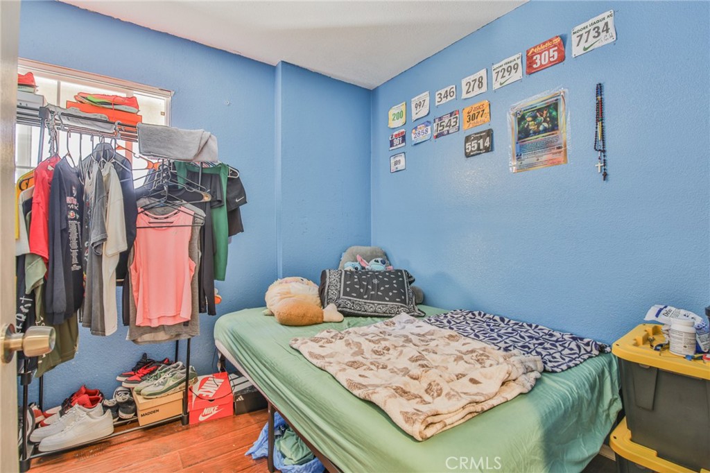 https://media.crmls.org/medias/384d540c-7e67-413a-857f-fe7dc1bc9eb8.jpg?preset=X-Large