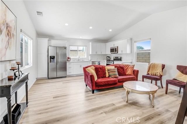 3471 W Poppet Street, San Bernardino CA: https://media.crmls.org/medias/384dcd08-932c-4162-9942-f78d506d5b71.jpg